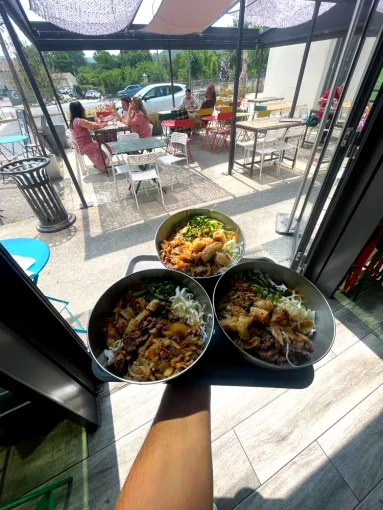 Livraison de Bowls asiatiques pour un déjeuner professionnel à Aix-en-Provence, Aix-en-Provence, FreshBox